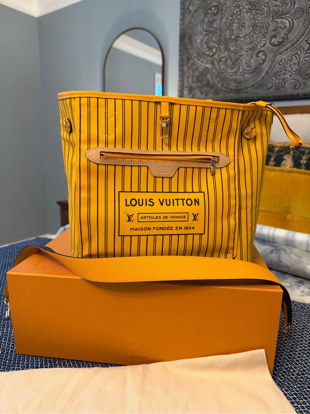 Louis Vuitton Neverfull Bandoulière Inside Out MM tote